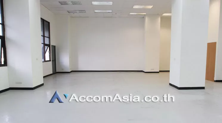  Thai Sri Tower Office space  studio Bedroom for Rent BTS Krung Thon Buri in Charoennakhon Bangkok